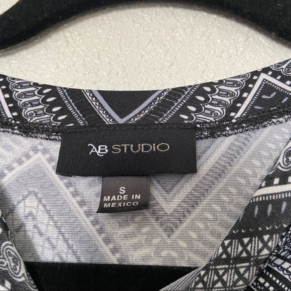 AB Studio Black and White Chevron Tank Small - Picture 4 of 7